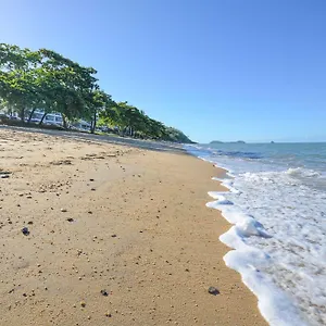 Beachfront On Trinity Aparthotel Trinity Beach